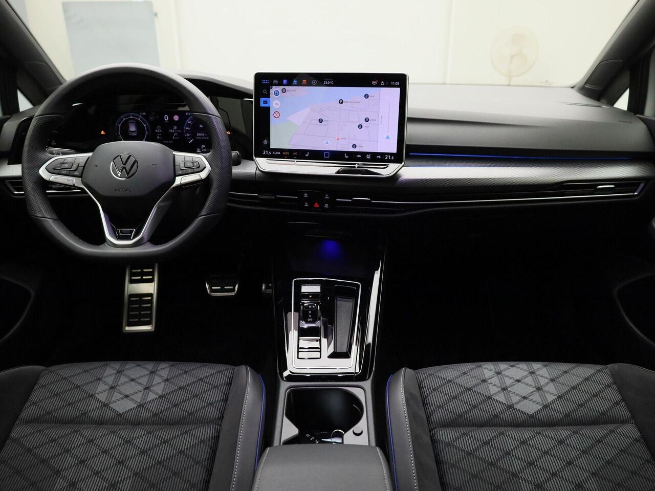 Volkswagen GOLF 1.5eTSI/150PK R-Line DSG · Navigatie · Apple/Android Carplay · Camera + Parkeersensoren · Garantie tot januari 2027