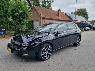 volkswagen-golf-ehybrid-pano-navi-l