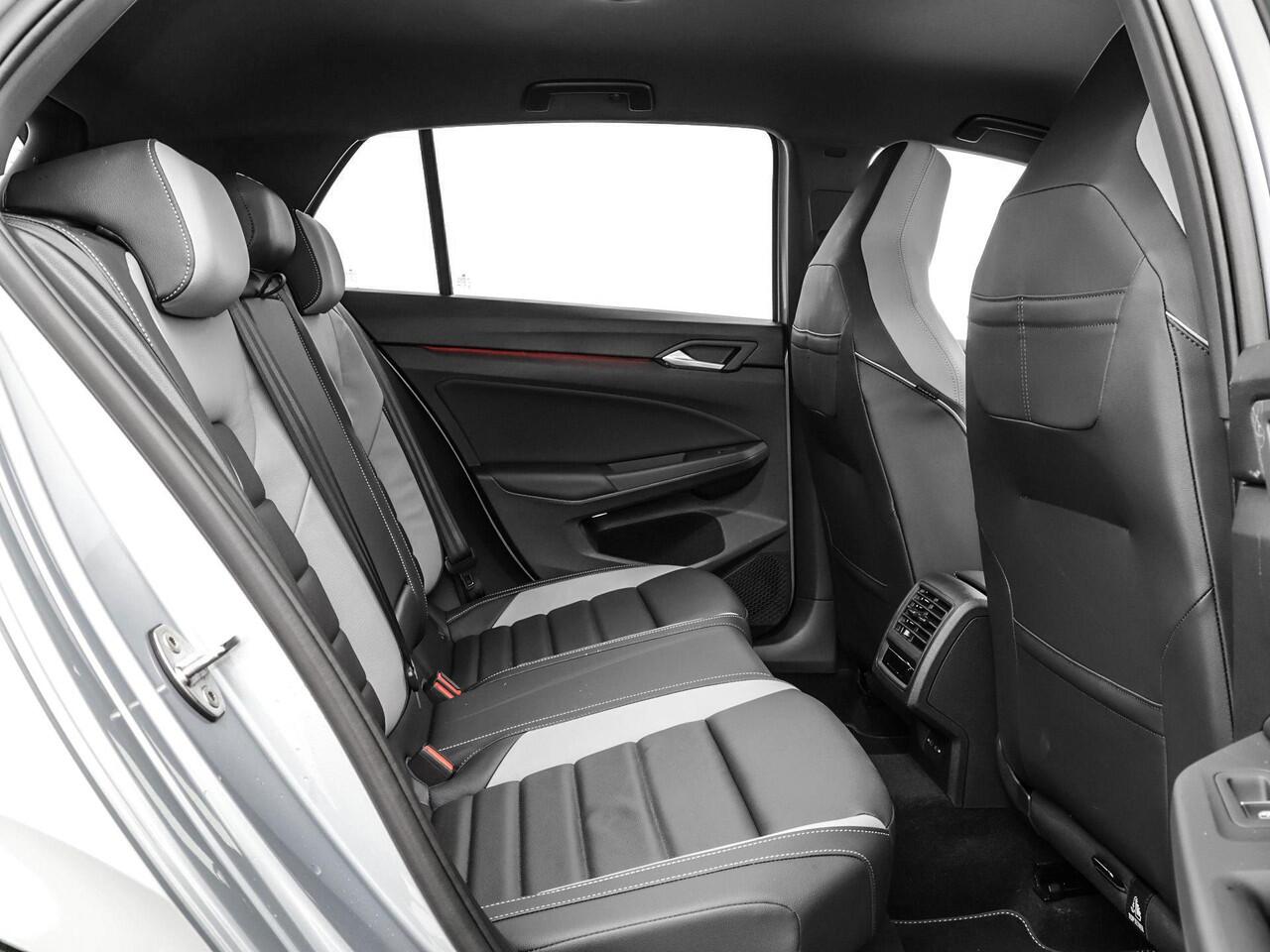 Volkswagen GOLF 1.5 eHybrid GTE 272pk DSG · 360 Camera · Head-Up · Keyless · Alarm · Inklap. Trekhaak · Stoelventilatie · Apple/Android Car Play · 18'' Inch · Garantie t/m 23-02-2030 of 100.000km