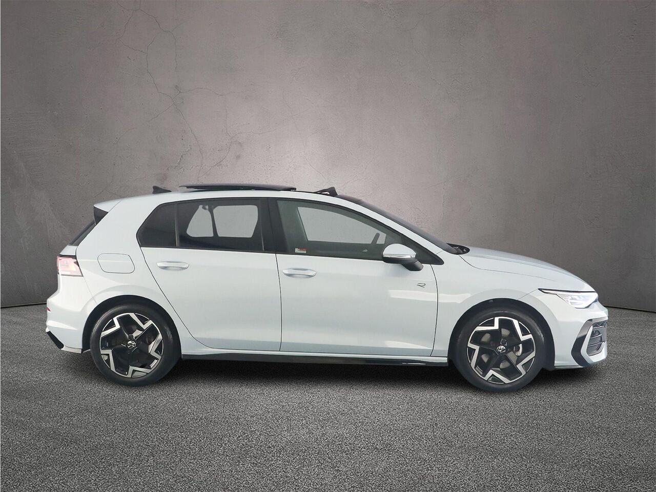 Volkswagen GOLF 1.5 eTSI R-Line Edition 150pk DSG Automaat, Panoramadak, Harman Kardon sound, Side assist, Stoelverwarming, Achteruitrijcamera, Adaptive cruise control