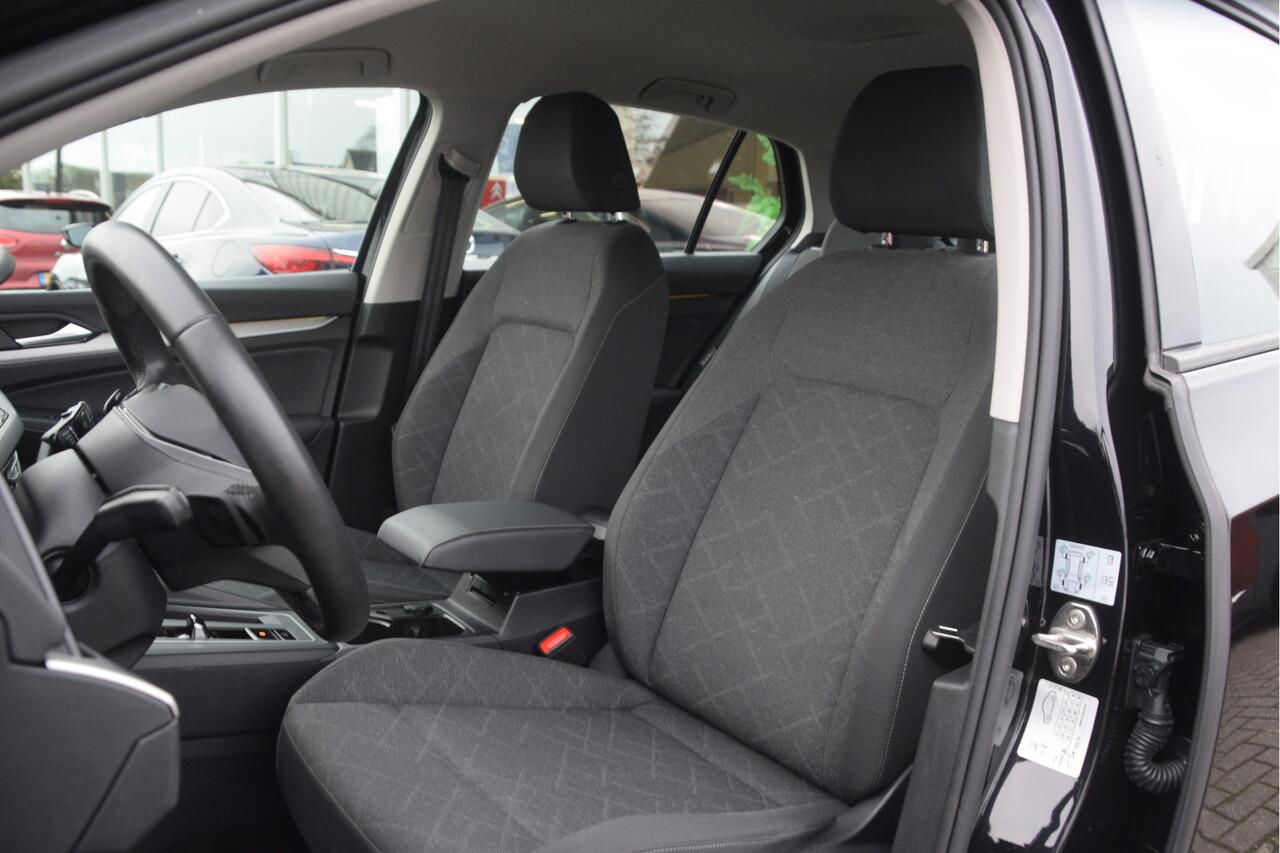 Volkswagen GOLF 1.0 eTSI Life Business Carplay | Keyless | Camera | Adaptive cruise | LMV