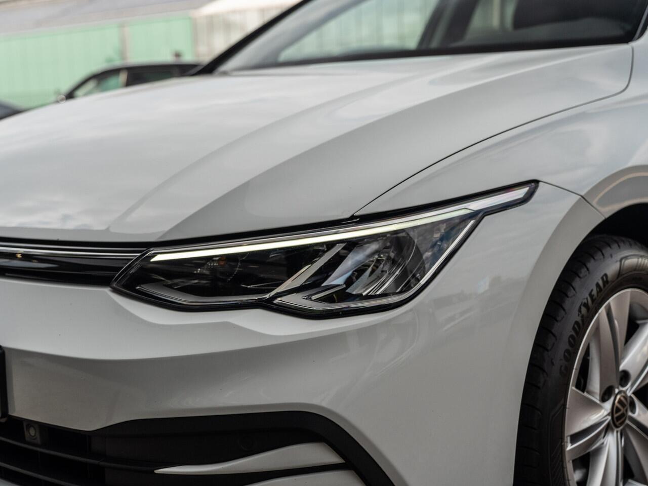 Volkswagen GOLF 8 1.5 TSI 130PK Life | Ambient | Carplay | Lounge |