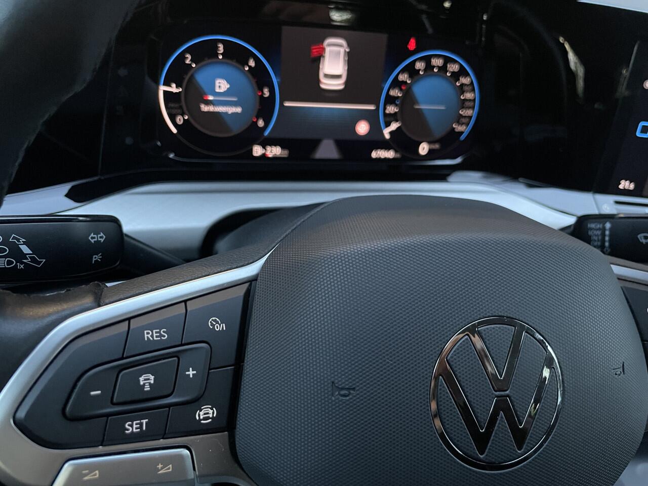 Volkswagen GOLF Variant 2.0 TDI Life Business Full options met o.a. Climate control - Cruise control adaptive - Bluetooth/Apple carplay/Android auto - Navigatie full map - Stoelverwarming en Elektrisch verstelbaar met massage functie - P