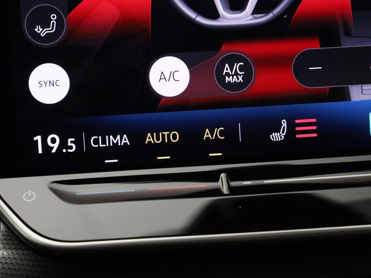 Volkswagen GOLF 1.5eTSI/150PK Style 50 Edition DSG · Panoramadak · Apple/Android Car Play · Massagefunctie · Camera · Garantie t/m 28-10-2026