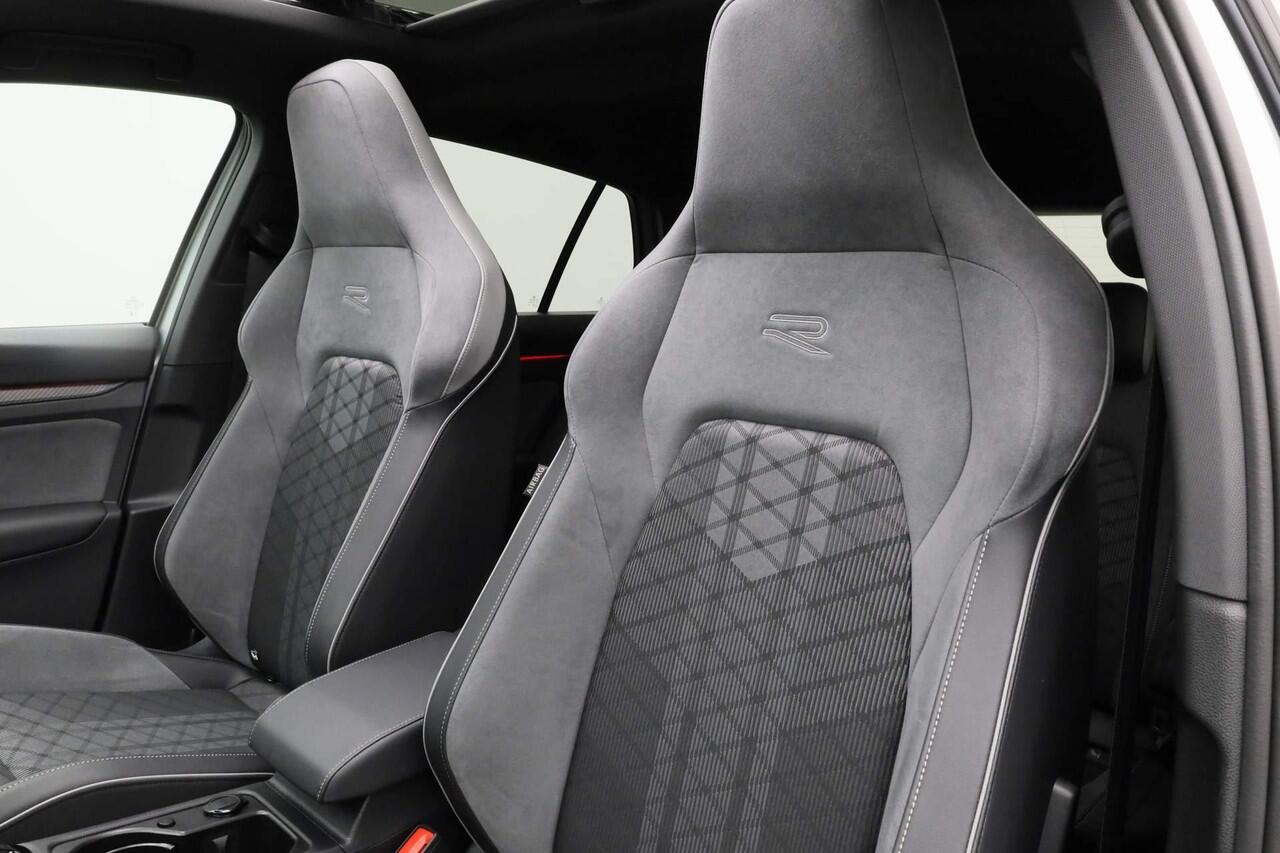 Volkswagen GOLF 1.5 eTSI 150PK DSG R-Line Business Black Style | Pano | IQ Light | Keyless | Camera | 18 inch | Apple Carplay / Android Auto