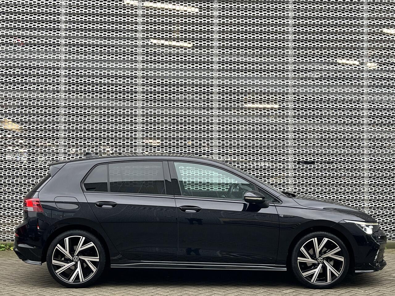 Volkswagen GOLF 1.5 TSI 130PK R-Line / 18" LMV / Black Style / LED / Travel Assist / Parkeersensoren voor en achter / Stoelverwarming