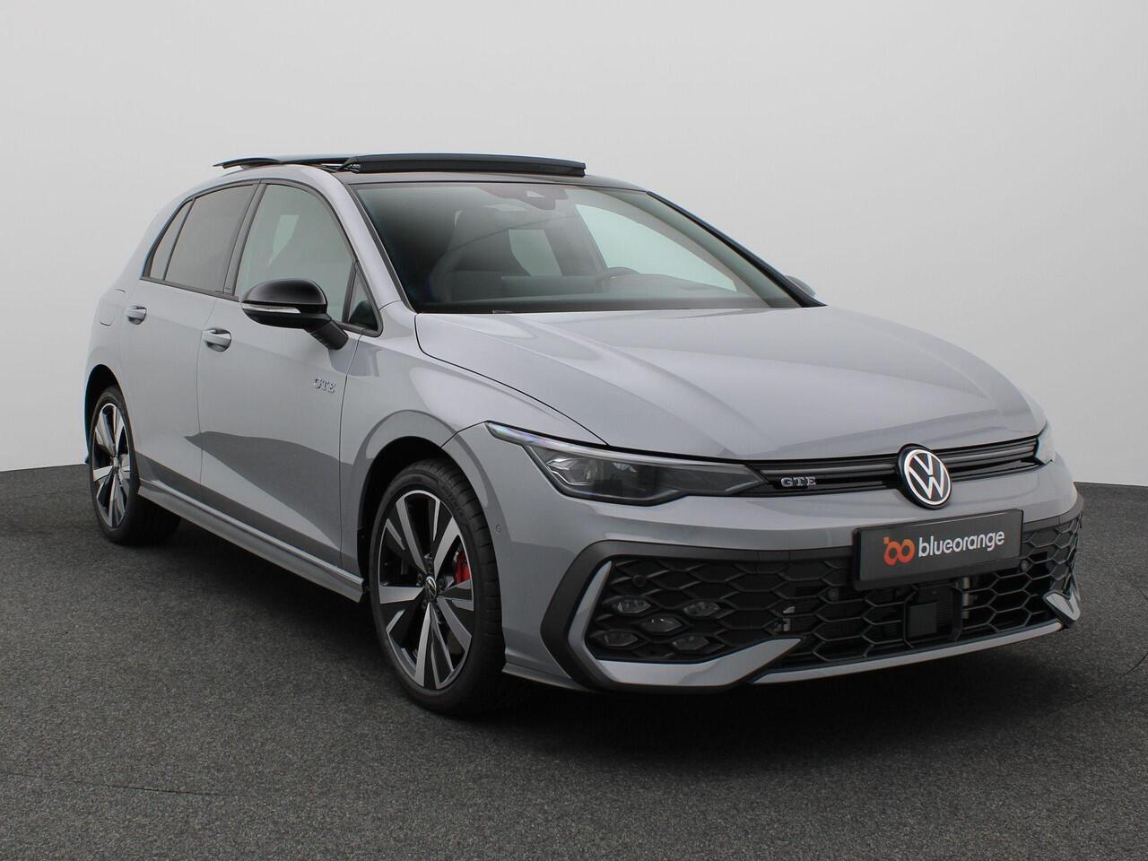 Volkswagen GOLF 1.5 eHybrid GTE 272PK DSG Trekhaak wegklapbaar, Head-up Display, Panoramadak, Area View, 18" Catania LMV, Adaptive Cruise Control, Black Style, Winterpakket, Navigatie