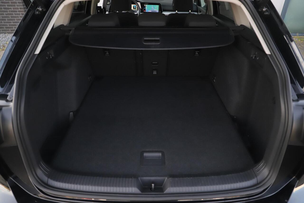 Volkswagen GOLF Variant 1.0 eTSI Life Automaat Virtual Cockpit Navigatie Draadloos Carplay Android Stuur & Stoelverwarming