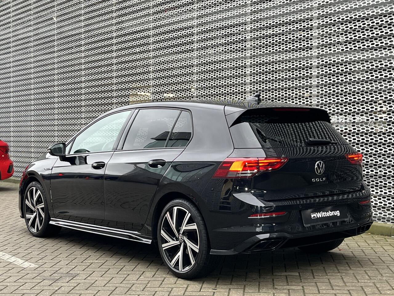 Volkswagen GOLF 1.5 TSI 130PK R-Line / 18" LMV / Black Style / LED / Travel Assist / Parkeersensoren voor en achter / Stoelverwarming