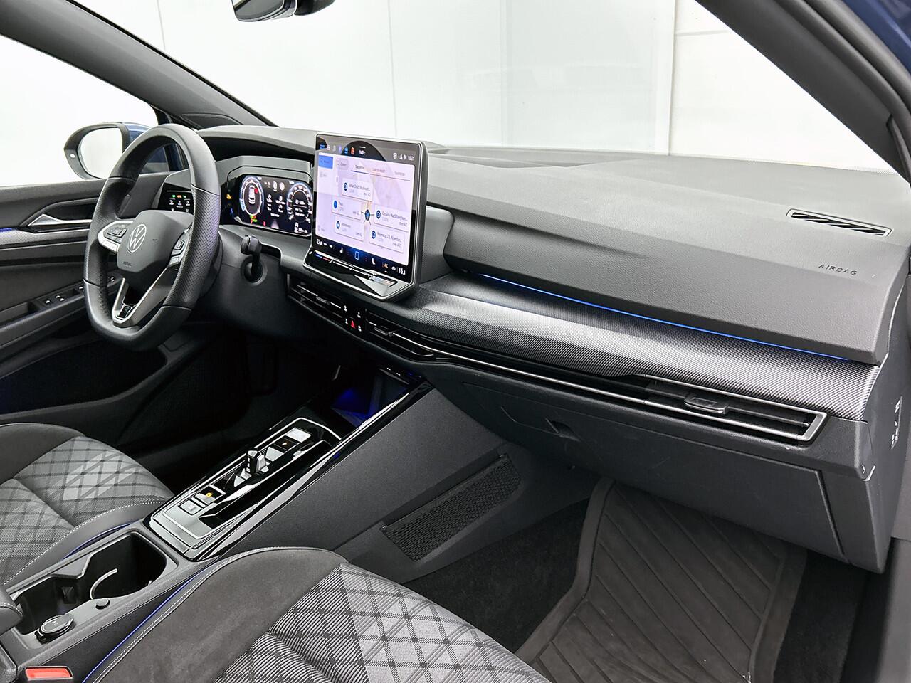 Volkswagen GOLF 1.5 eTSI R-Line Edition Stoelverwarming | Climate Control | Lichtmetalen velgen | 360-Camera