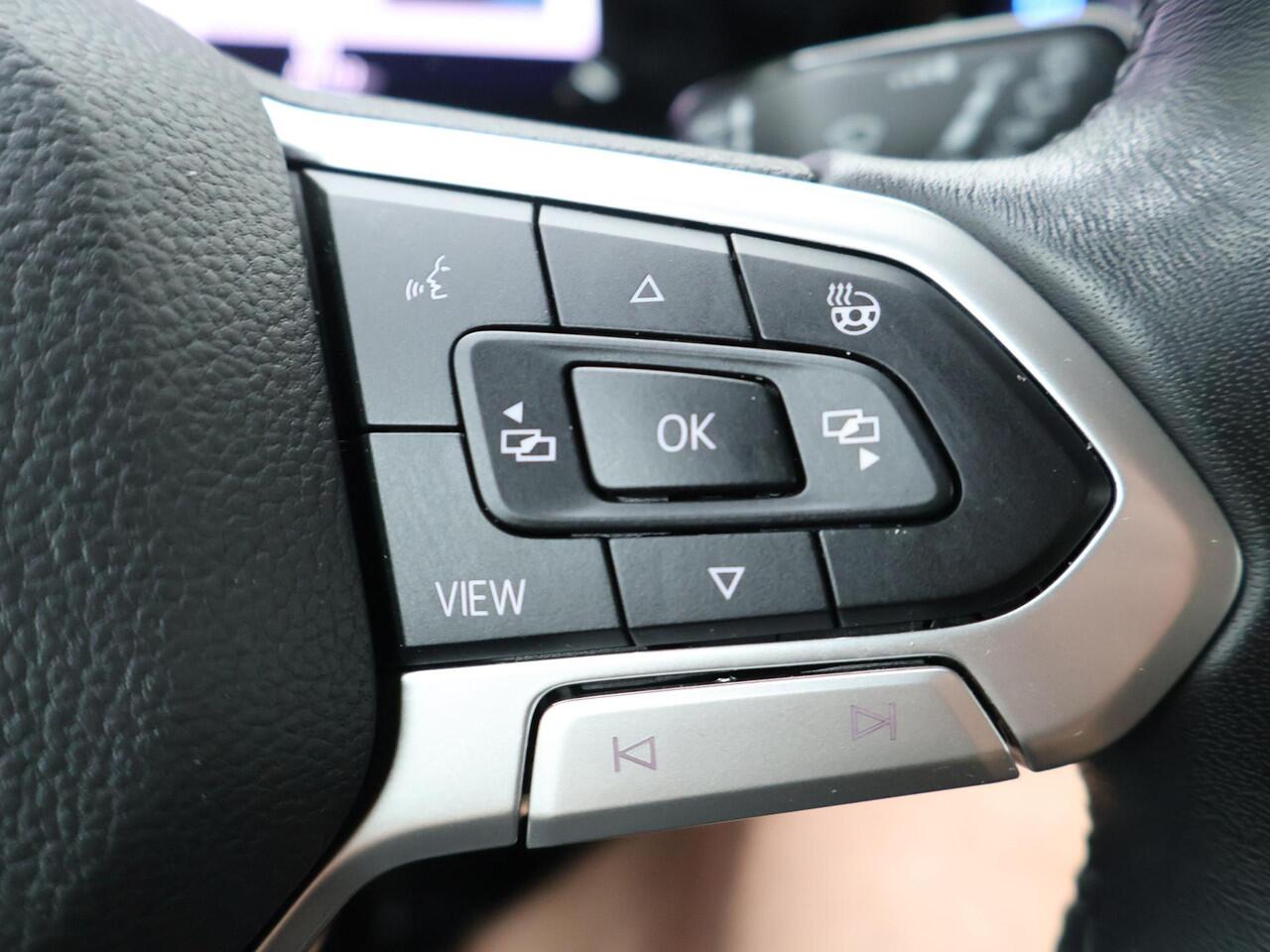 Volkswagen GOLF 1.0 TSI Life | 110 PK | Multifunctioneel stuurwiel | Cruisecontrol | Stoelverwarming | Achteruitrijcamera |