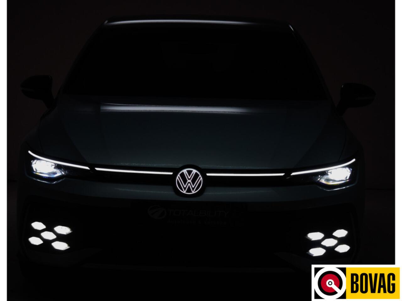 Volkswagen GOLF 1.5 eHybrid GTE Black 272 PK automaat | IQ Led | Elec. trekhaak | Headup | Stoel- & stuurverw. | PDC V + A, Camera, App. connect, Navigatie, 131 KM actieradius (WLTP)