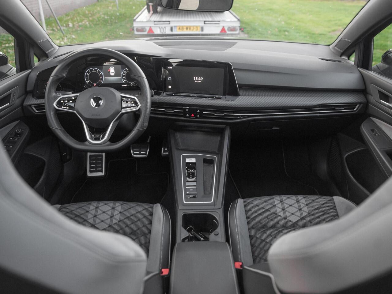 Volkswagen GOLF Variant 1.5 eTSI R-Line Pano ACC Stoelv