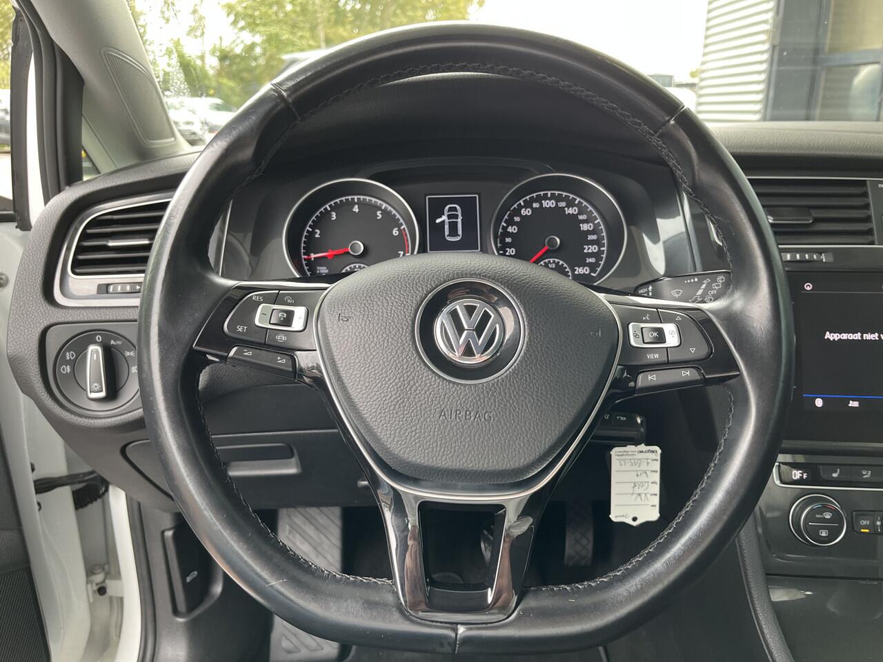 Volkswagen GOLF 1.0 TSI Highline / Led verlichting / Stoelverwarming / PDC / Alcantara / Navi / Adaptive cruise