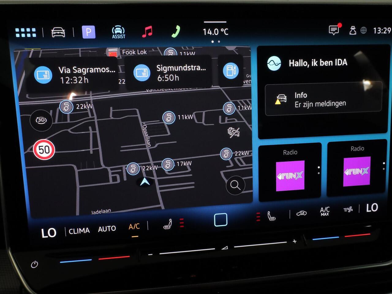 Volkswagen GOLF 1.5 eTSI 50 Jahre Edition 150 pk Automaat (DSG) | Navigatie | Panoramadak | Parkeersensoren | Achteruitrijcamera | Matrix LED koplampen | Stoelverwarming |