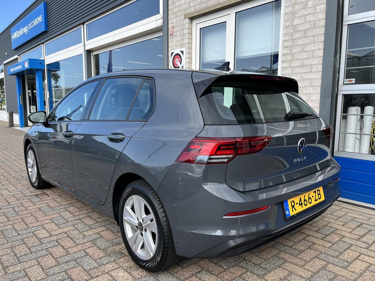 Volkswagen GOLF 1.0 TSI Life / FABRIEKSGARANTIE T/M 1-2027/ PARK. SENSOREN/ NAVI/ 16" LMV / APP-CONNECT /
