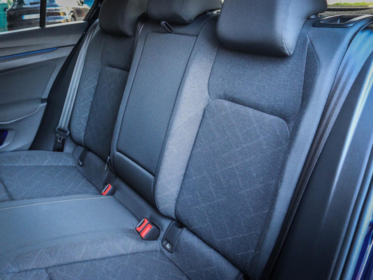 Volkswagen GOLF 1.5 eTSI Life Business Nu 24.950,- !