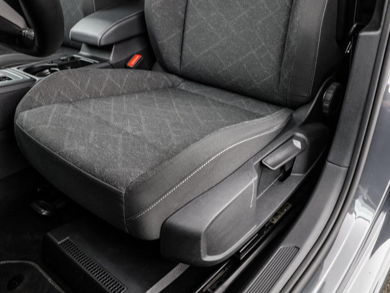 Volkswagen GOLF Variant 1.0 eTSI 110pk DSG Life · Camera · Inklapbare Trekhaak · Apple/Android Car Play · Navigatie · Verkeersbord Detectie · ACC · Garantie t/m 28-03-2027 of 100.000km