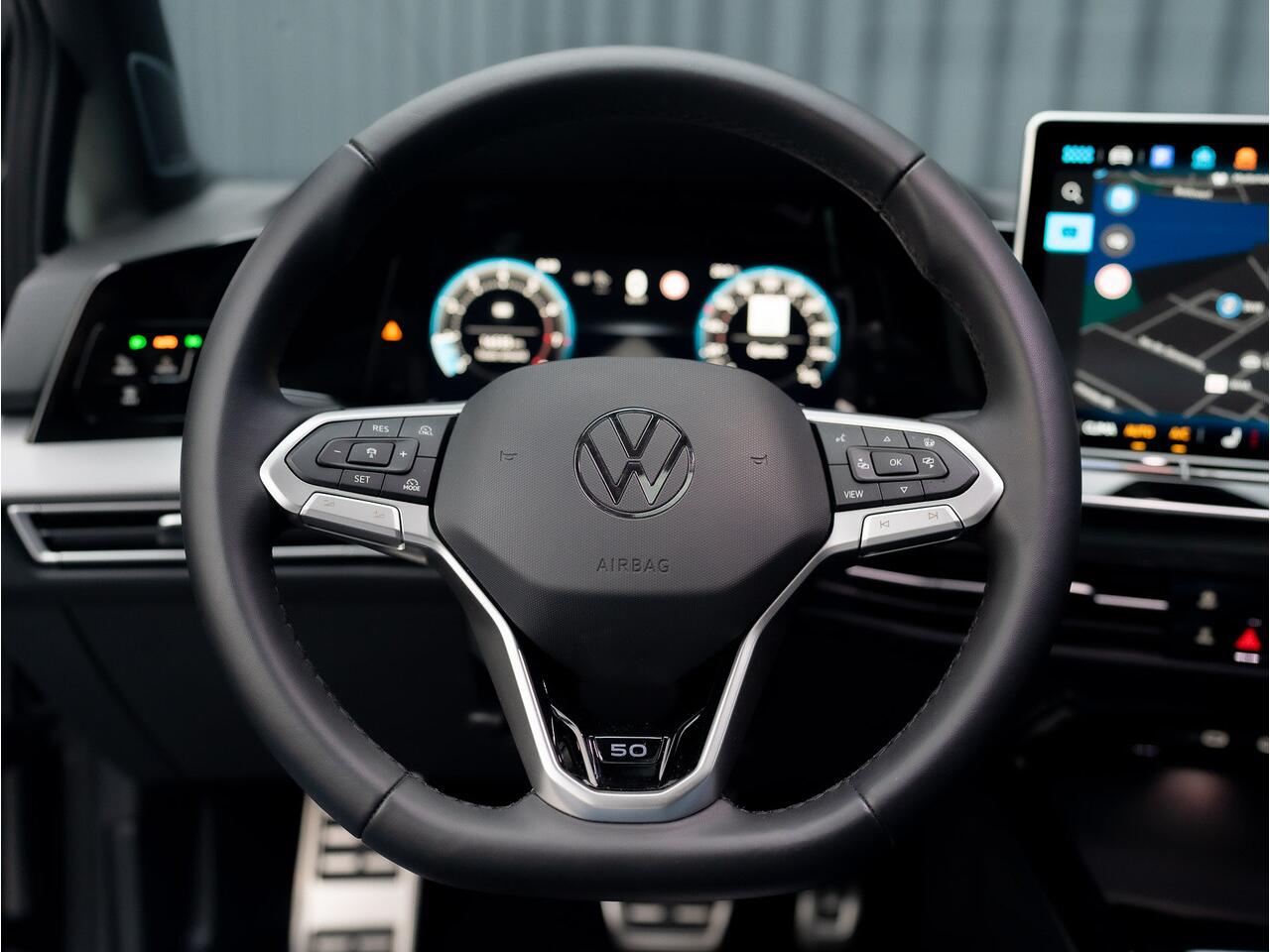 Volkswagen GOLF 1.5 eTSI 50 Edition | Panodak | Stoelgeheugen | Head up | Trekhaak Elk. Wegkl. | Harman/ Kardon | Prijs Rijklaar!!