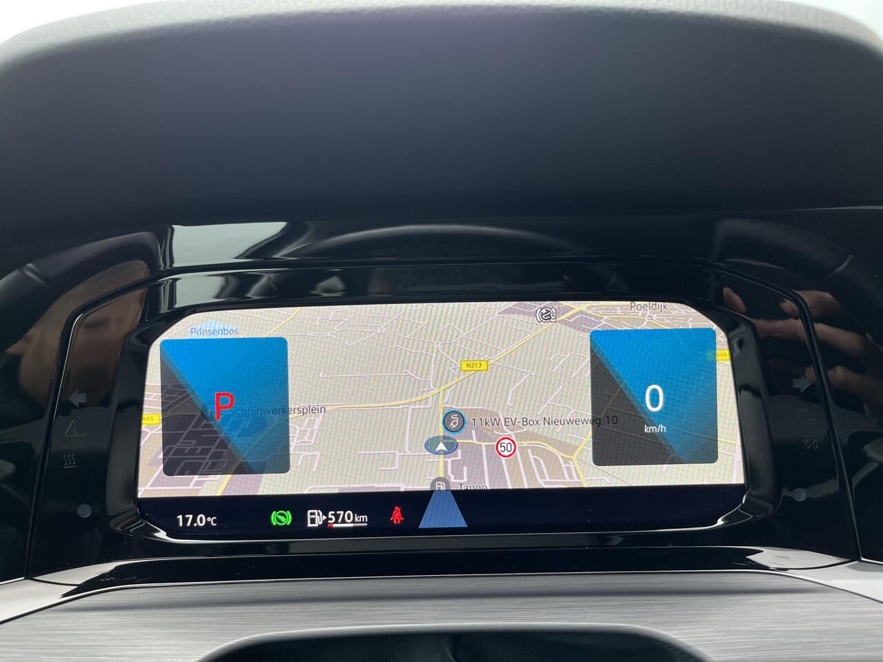 Volkswagen GOLF 1.5 eTSI Style / AUTOMAAT/ PANO/ CAMERA/ PARK. SENSOREN/ MEMORY SEATS/ LED/ NAVI/ 18" LMV/