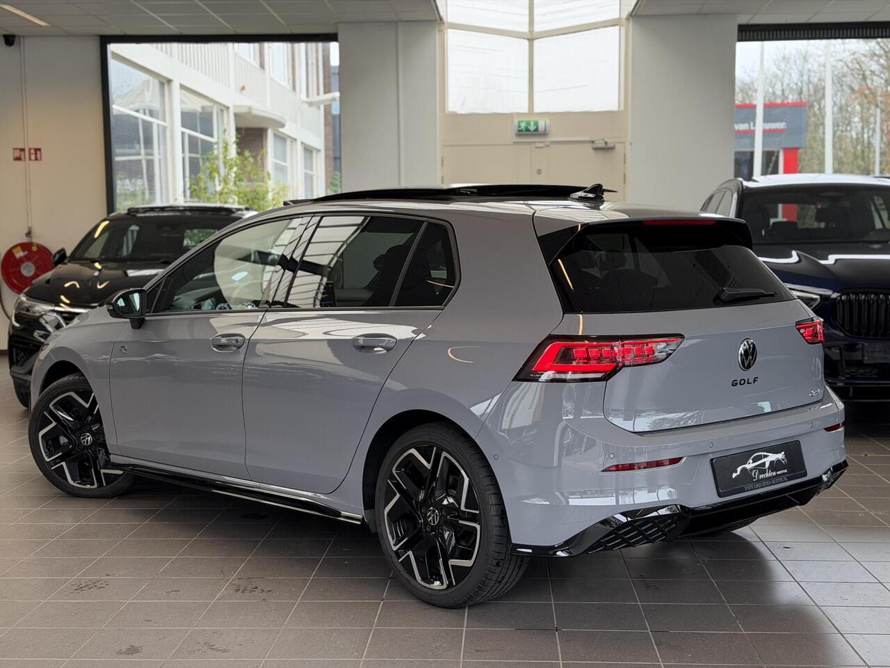 Volkswagen GOLF 1.5 eTSI R-Line Pano / Head-up / 360 /