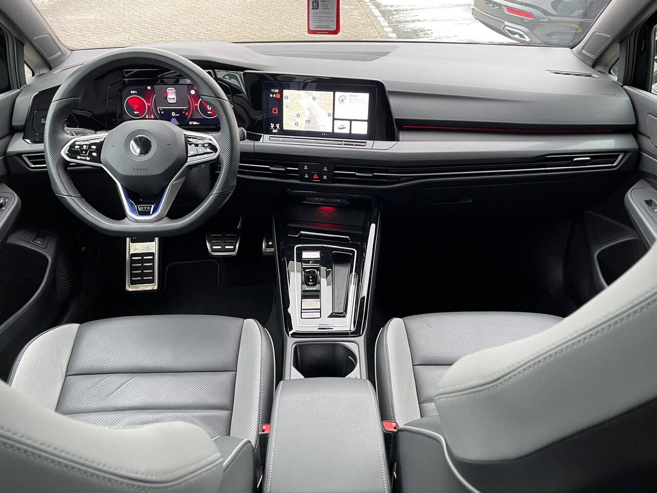 Volkswagen GOLF 1.4 eHybrid 245PK DSG GTE / Panoramadak / Black Style / Leer / Matrix-Led / Digital Cockpit Pro / 18'' LMV / VW