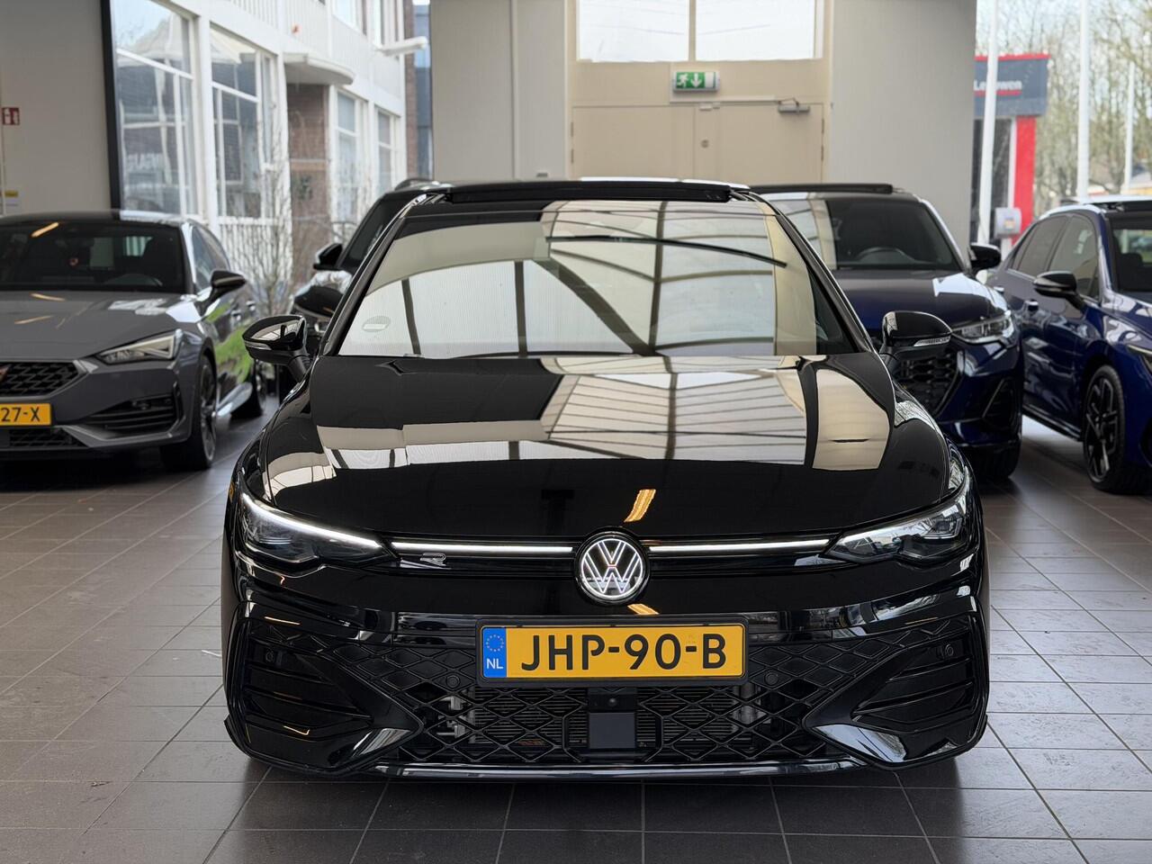 Volkswagen GOLF 1.5 eTSI R-Line Pano / Head-up / 360 /