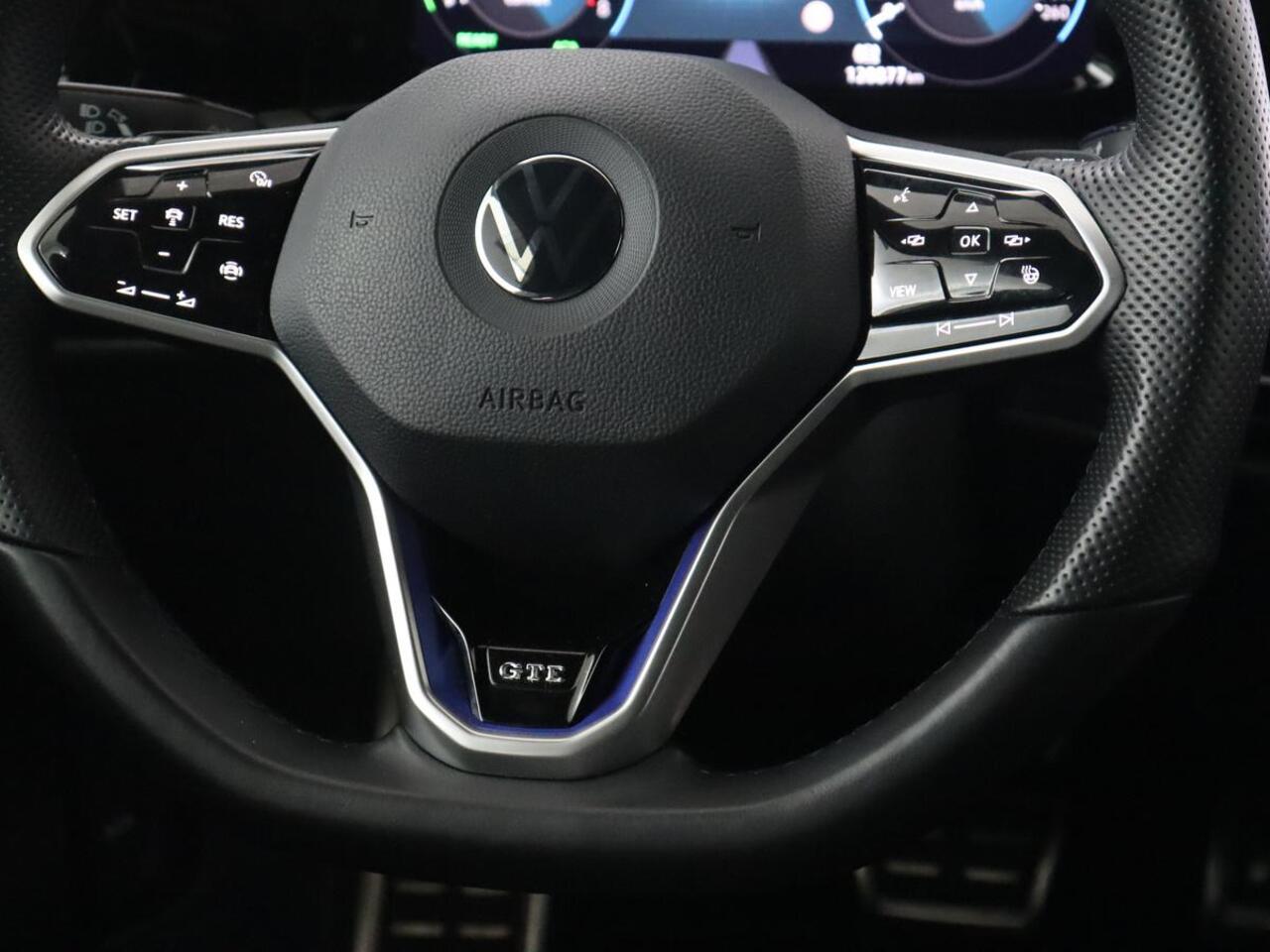 Volkswagen GOLF 1.4 eHybrid GTE | Stoelverarming | Trekhaak | Carplay | Adaptive cruise | 18'' | Sportstoelen | Navigatie | Sfeerverlichting | Climate control | Parkeerhulp | PHEV | Plug In