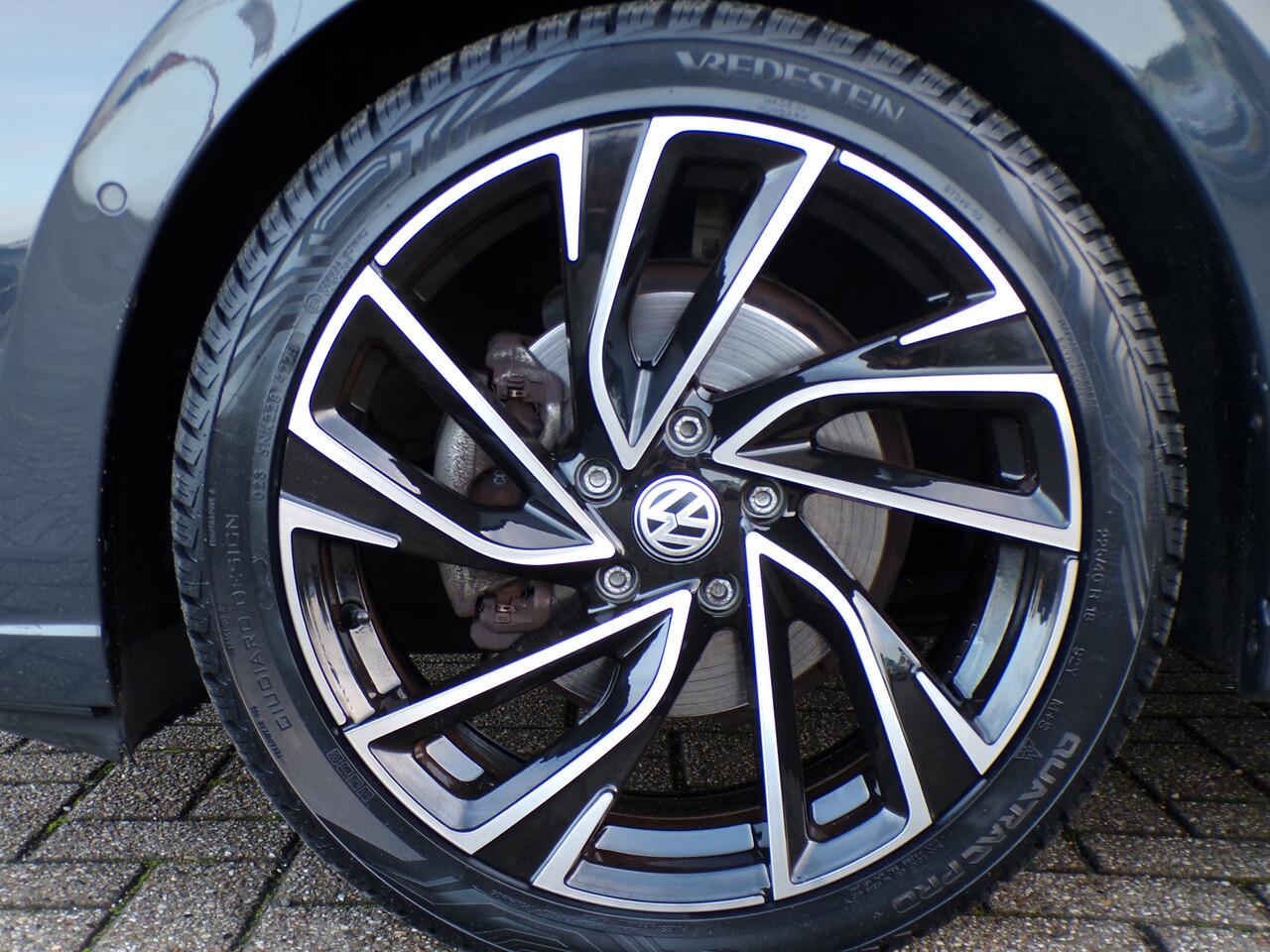 Volkswagen GOLF 1.5 TSI Life Business Full LED / ErgoActive / Carplay + Android Auto / Virtual Cockpit / 18' Sportwielen