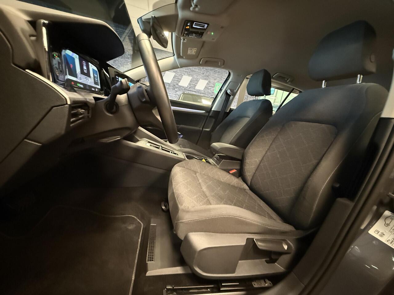 Volkswagen GOLF 1.0 eTSI Life Business |CarPlay|Navigatie|Clima|Achteruitrijcamera|DSG|