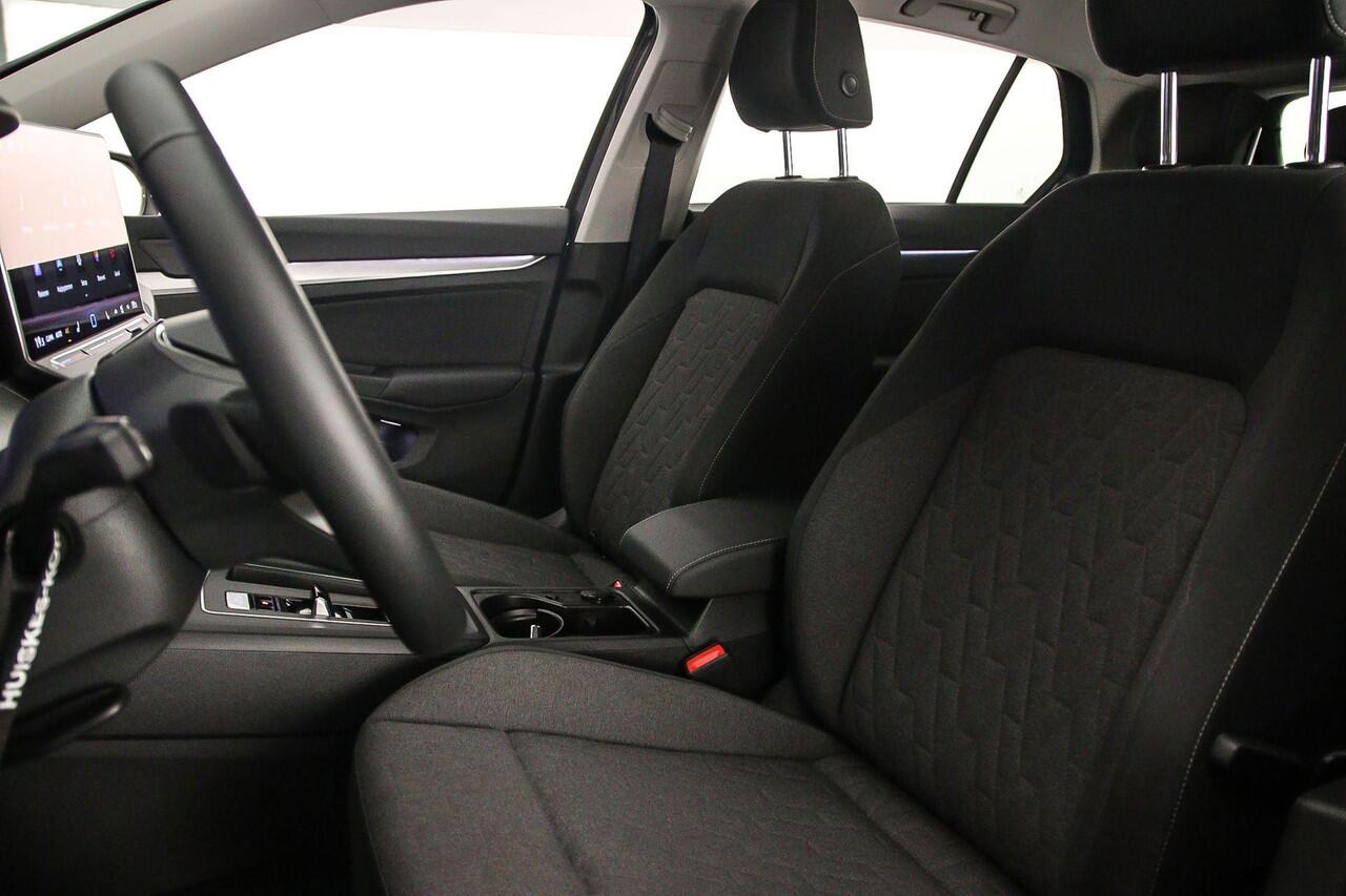 Volkswagen GOLF Life Edition 1.5 eTSI 115pk DSG Automaat Adaptive cruise control, Parkeersensoren, Stuurwiel verwarmd, LED koplampen, Airco, DAB, Stoelverwarming, App connect