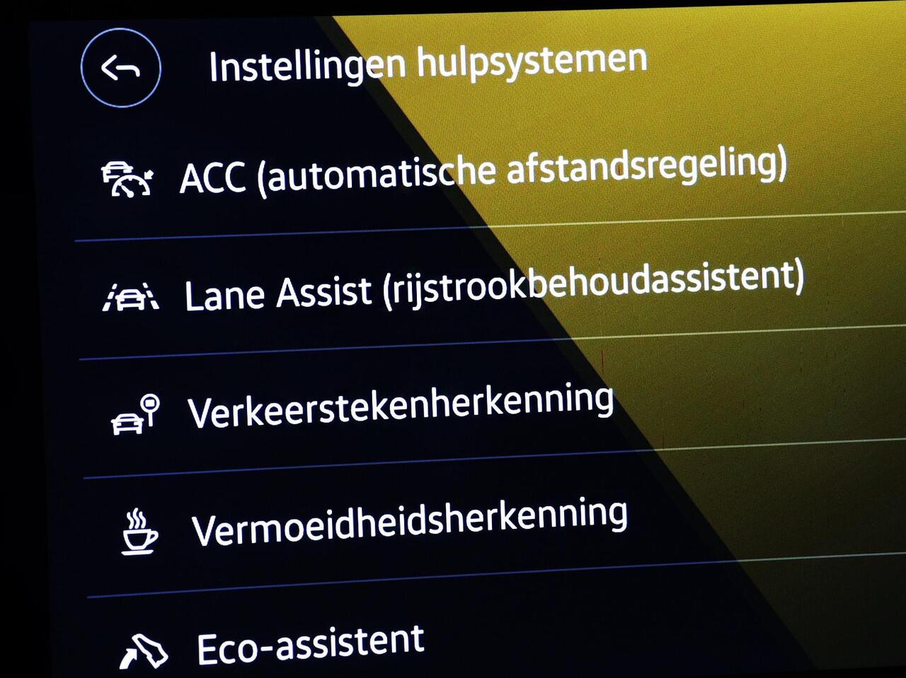 Volkswagen GOLF Variant 1.5 TSI 130pk R-Line · Black Style · Apple/Android Car Play · Stoelverwarming · 18'' Velgen · Matrix LED verlichting ·