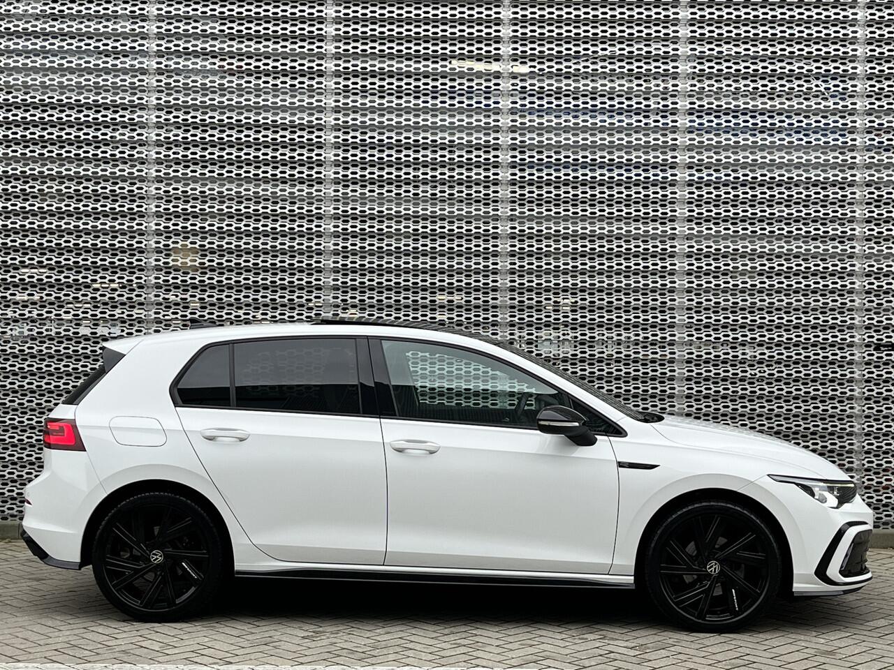 Volkswagen GOLF 1.5 eTS 131PK I R-Line Business+ / Panoramadak / R-Line Interieur + Exterieur / LED Matrix / Achteruitrijcamera / Stuur + Stoelverwarming