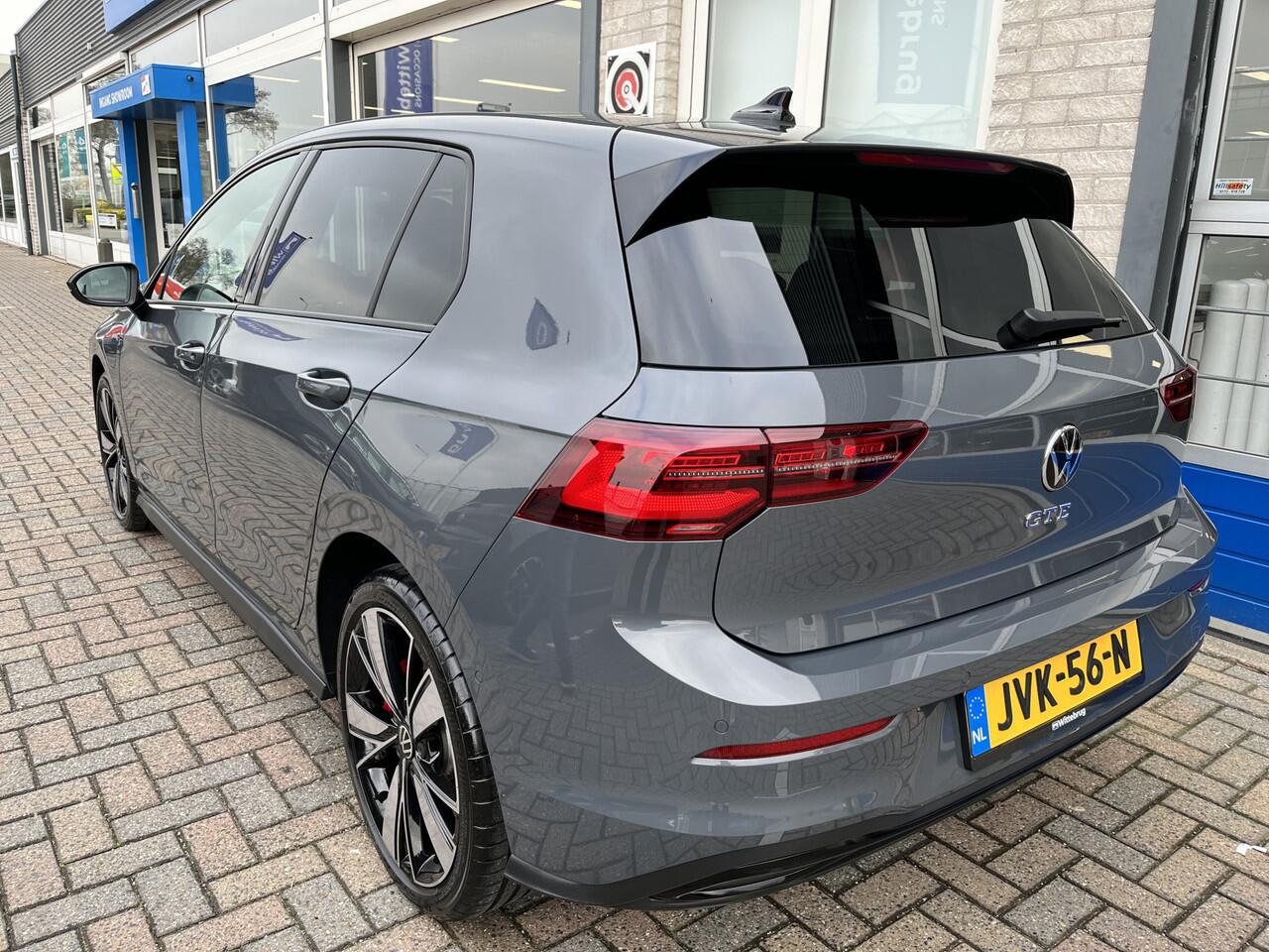Volkswagen GOLF 1.4 eHybrid GTE / AUTOMAAT/ 245 PK/ BLACK STYLE/ IQ. LIGHT/ LED MISTLAMPEN/ KEYLESS/ ADAPT. CRUISE/ CLIMA 3-ZONE/ HEAD-UP DISPLAY/ PARK. SENSOREN + CAMERA