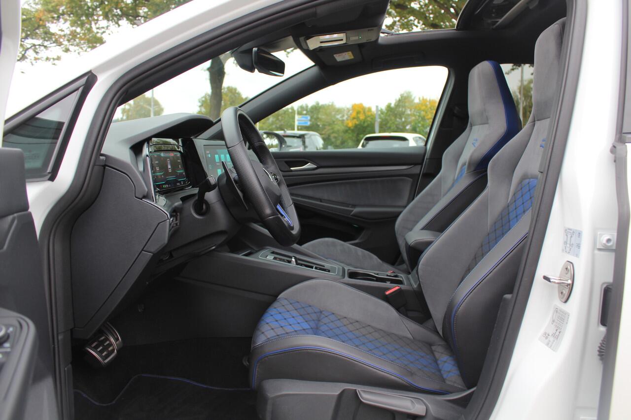 Volkswagen GOLF 2.0 TSI R 4Motion / Panoramadak / Camera / Sportuitlaat / 19'' / Matrix LED / Keyless / CarPlay / Stoelverwarming / Dodehoek / DAB / ACC