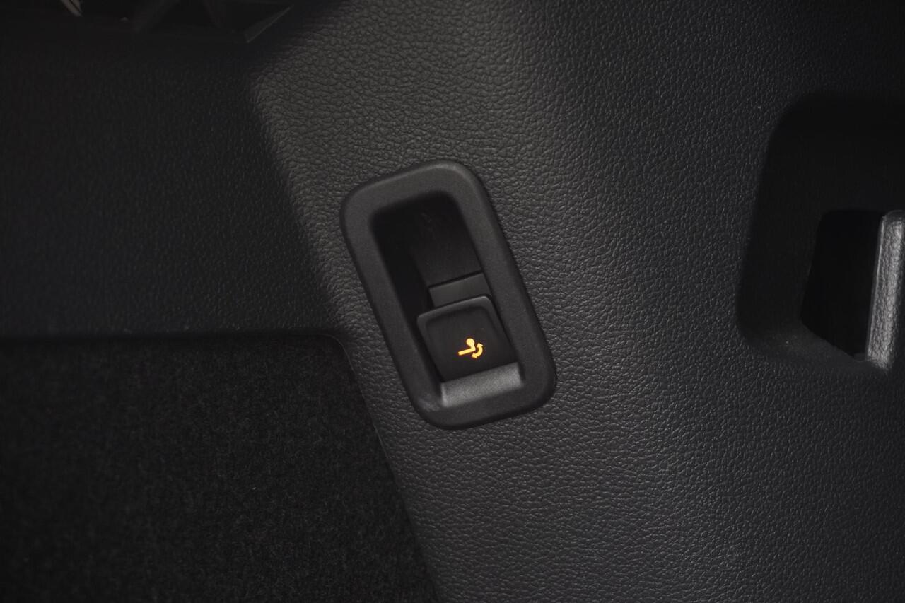 Volkswagen GOLF 1.4 eHybrid GTE | Blackstyle | Carplay | ACC | Camera | Trekhaak | IQ. Light | 18"