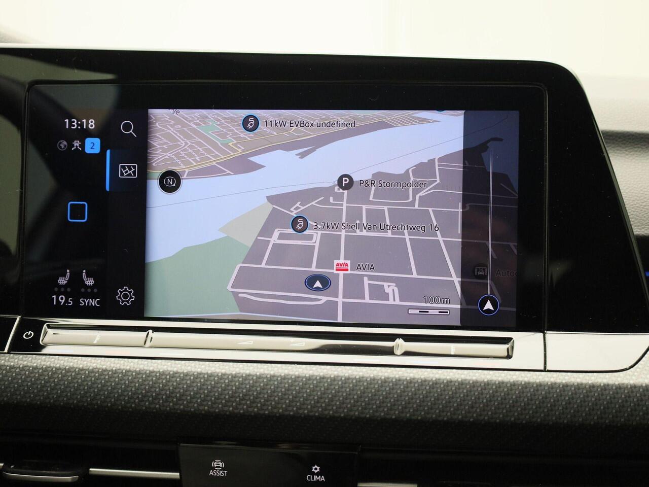 Volkswagen GOLF 1.5eTSI/150PK R-Line Blackstyle DSG · Panoramadak · Camera + Parkeersensoren · Apple Car Play · Garantie tot februari 2026