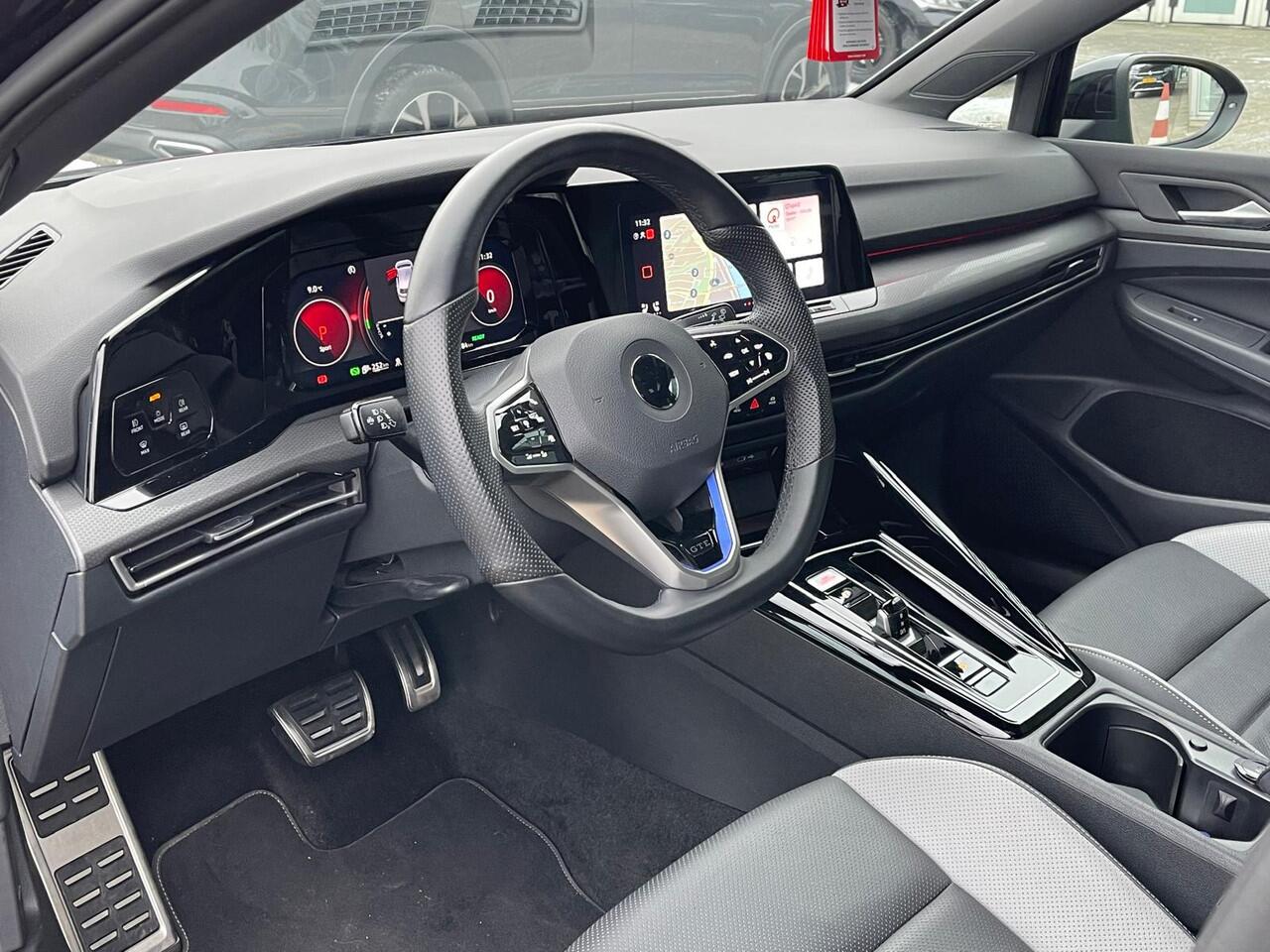 Volkswagen GOLF 1.4 eHybrid 245PK DSG GTE / Panoramadak / Black Style / Leer / Matrix-Led / Digital Cockpit Pro / 18'' LMV / VW