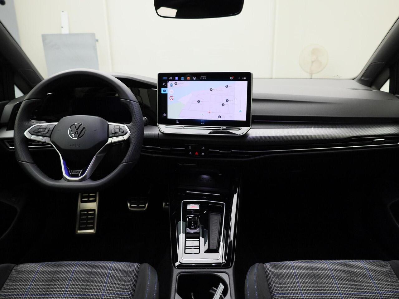 Volkswagen GOLF 1.5eHybrid 200kW/272PK GTE DSG · Panoramadak · Trekhaak · 360°Camera + Parkeersensoren · Head-up display · Garantie tot februari 2030 of 100000km