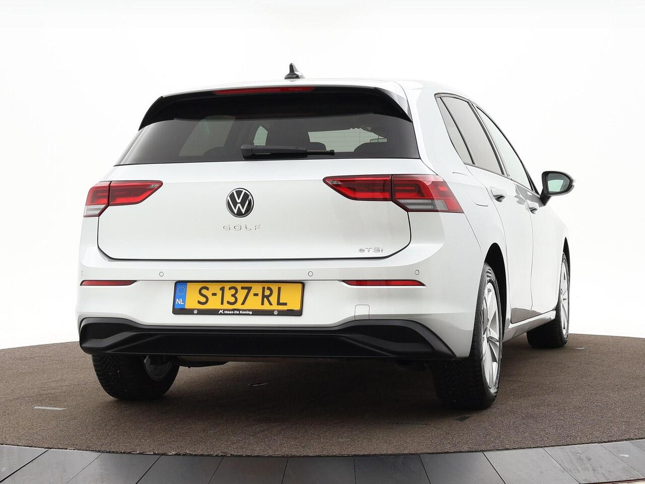 Volkswagen GOLF 1.0 eTsi 110pk DSG Life · Apple/Android Car Play · Navi · P-Sensoren · DAB · Getint Glas · 16'' Inch · Garantie t/m 28-03-2027 of 100.000km