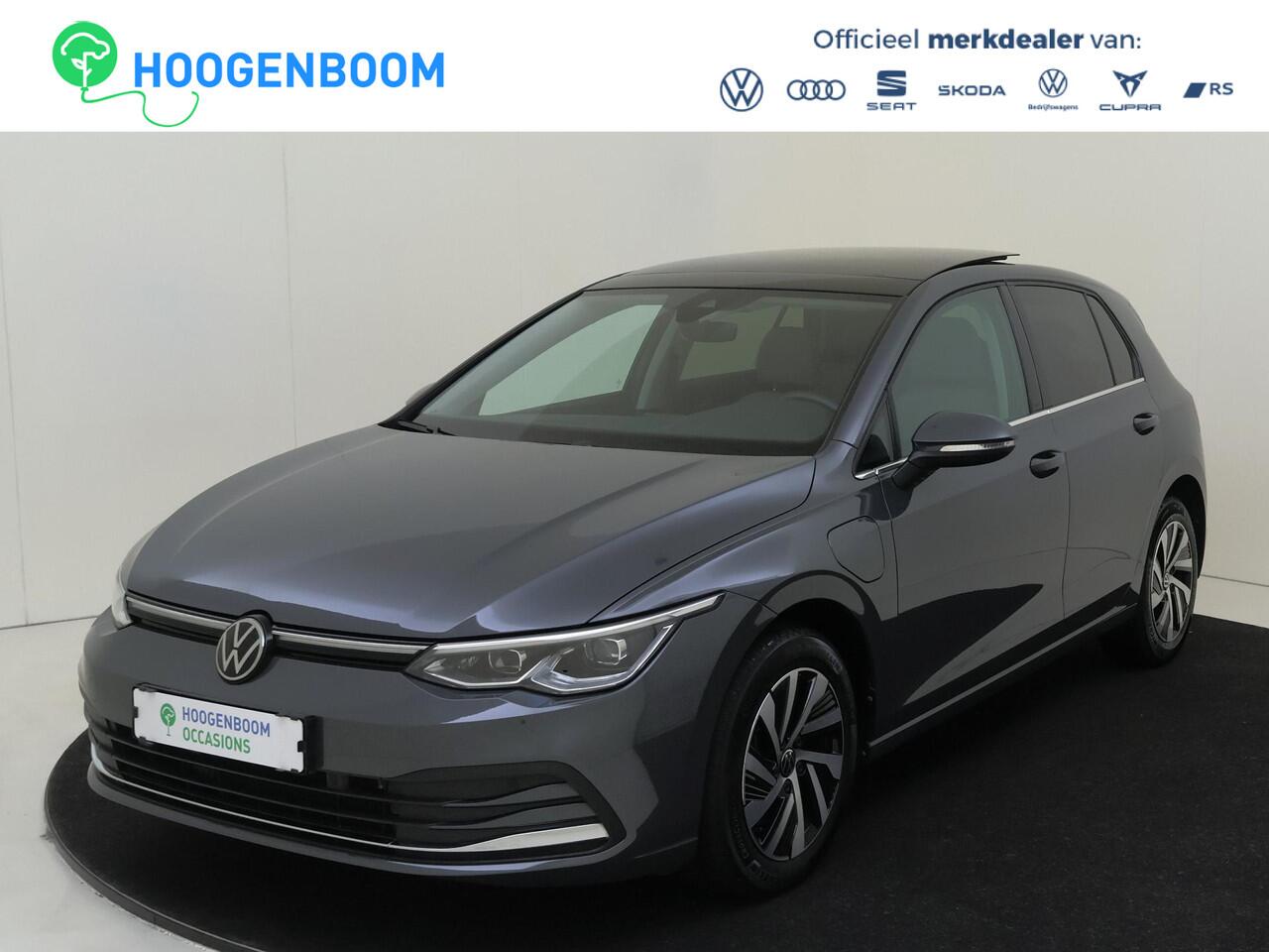 Volkswagen GOLF 1.4 eHybrid | Panoramadak | Trekhaak | Achteruitrijcamera | Stoel- en stuurwielverwarming | Keyless | Adaptieve cruise control | Navigatie |