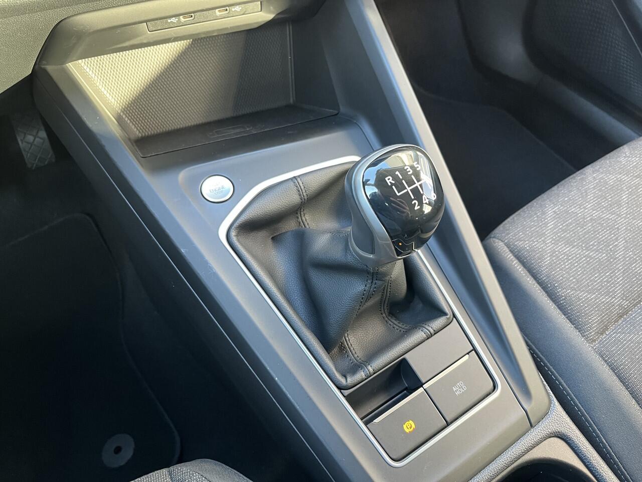 Volkswagen GOLF 1.0 TSI Life / APP CONNECT/ PARK. SENSOREN V+A/ CAMERA/ DIGITAL DASHBOARD/ ADAPT. CRUISE/ NAVI/ CLIMA/ DAB/ LANE-ASSIST/ ISOFIX/ 16'' LMV