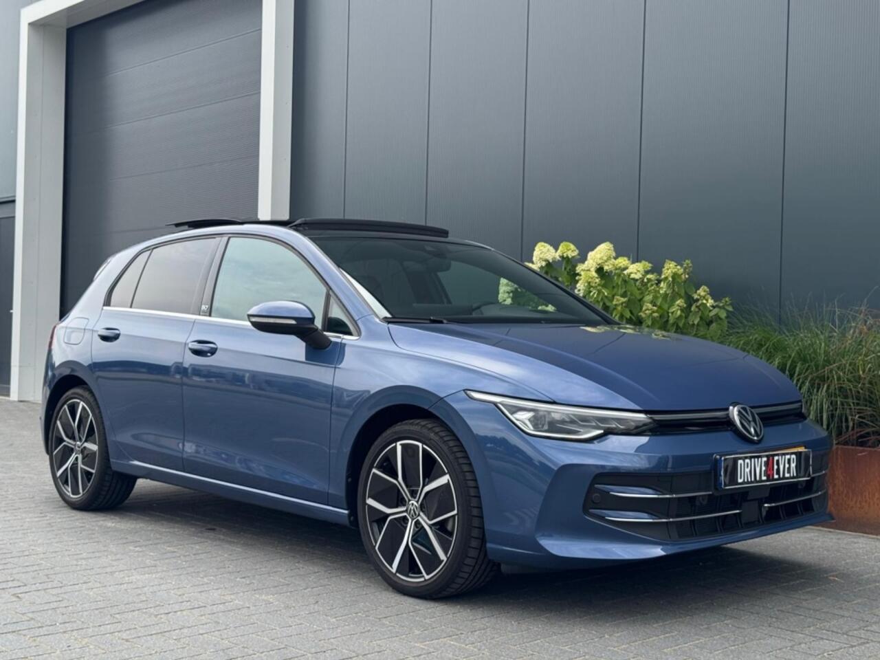 Volkswagen GOLF 1.5 eTSI 50 Edt. FULL PANO NAVI CAMERA CLIMATE MASSAGE