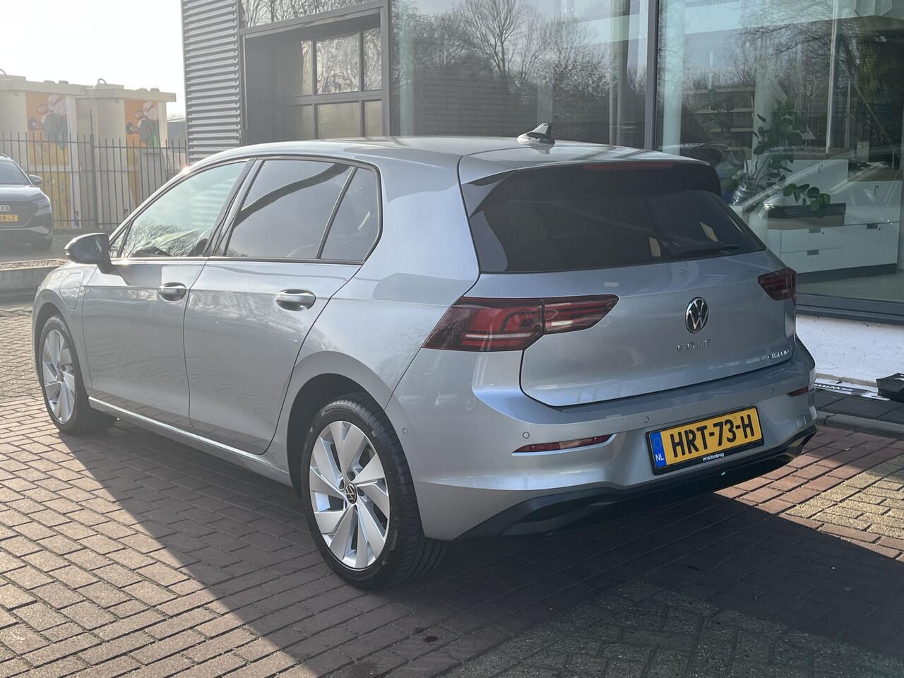 Volkswagen GOLF 1.5 eHybrid Life Edition / Achteruitrijcamera / Comfort Pakket / Stoelverwarming / Sfeerverlichting / Park Assist