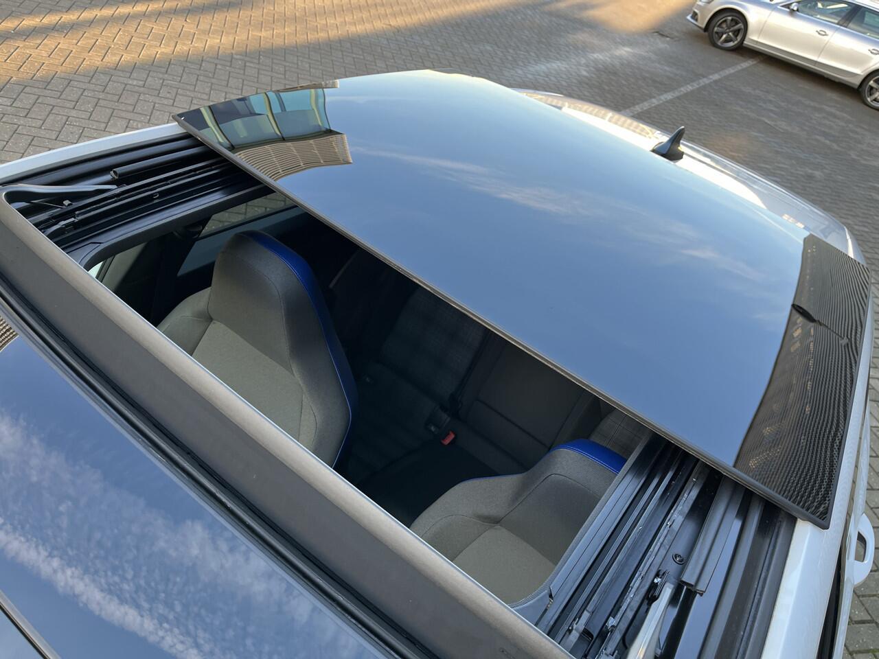 Volkswagen GOLF 1.4 eHybrid 245PK DSG GTE / Panoramdak / Achteruitrijcamera / ACC / Keyless / App-Connect / Park assist / 18" LMV **