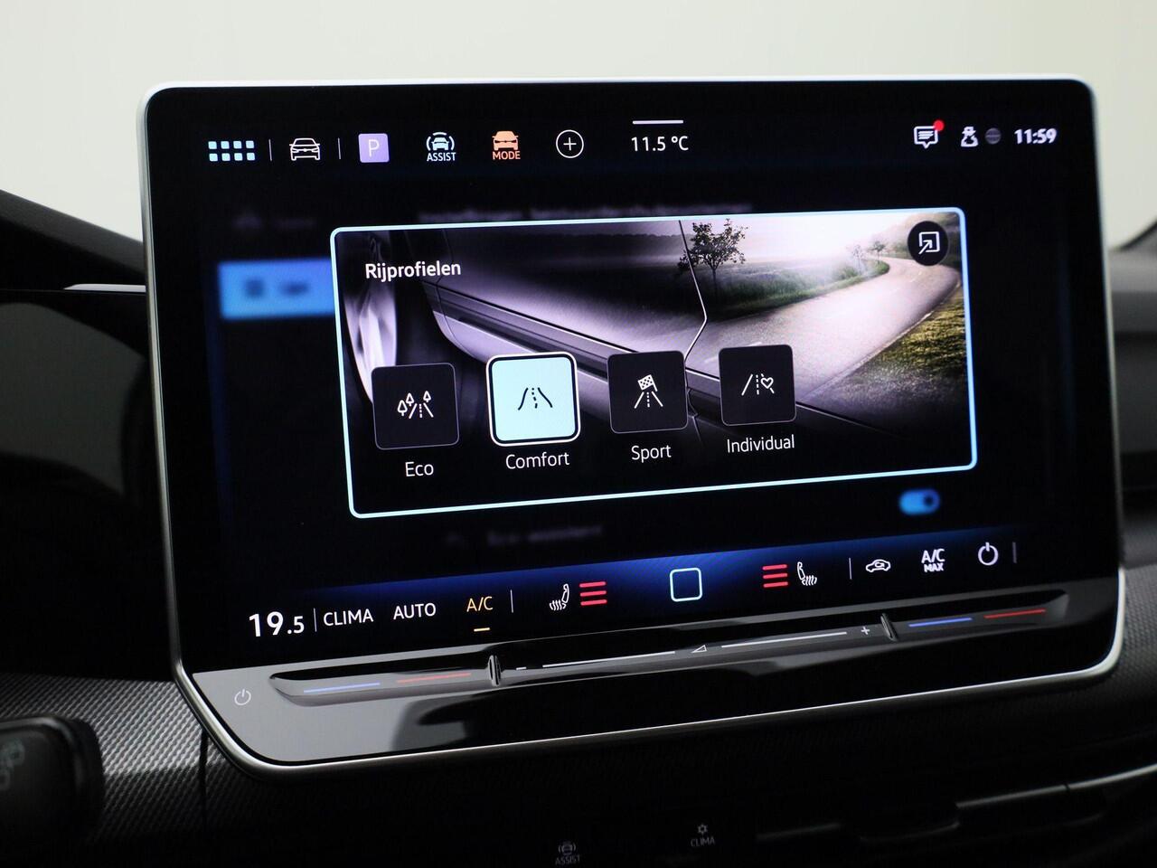 Volkswagen GOLF 1.5eTSI/150PK R-Line DSG · Navigatie · Apple/Android Car Play · Camera + Parkeersensoren · Garantie t/m 19-09-2026