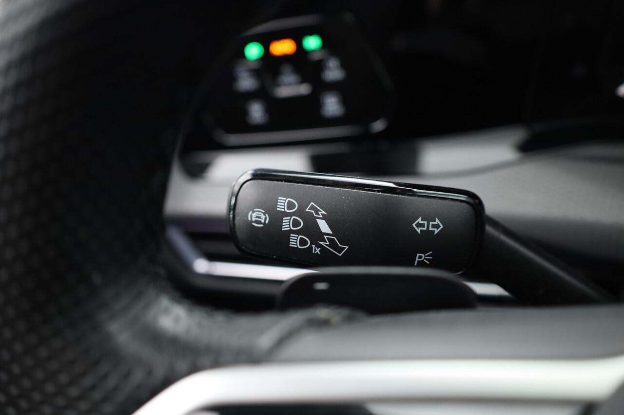 Volkswagen GOLF 1.4 eHybrid GTE | Pano | IQ. Light | Stoel- Stuurverw. | 19'' | PDC | Apple CarPlay | Navi |