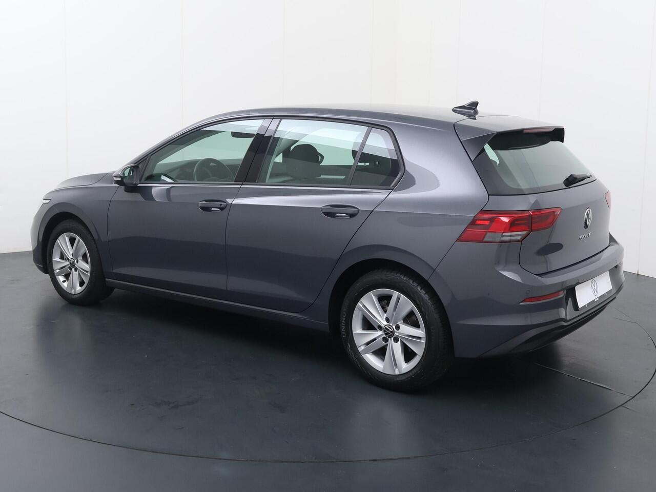 Volkswagen GOLF 1.0 TSI Life | 110 PK | Achteruitrijcamera | Navigatiesysteem | Adaptive cruise control |
