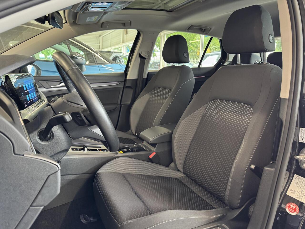 Volkswagen GOLF 2.0 TDI Active Automaat | ¤ 1.000 INRUILPREMIE | Trekhaak elektrisch | Pano | IQ Light | Digitaal Dashboard | HUD | Clima | 16"LMV | Camera ( Vestiging - Vianen )