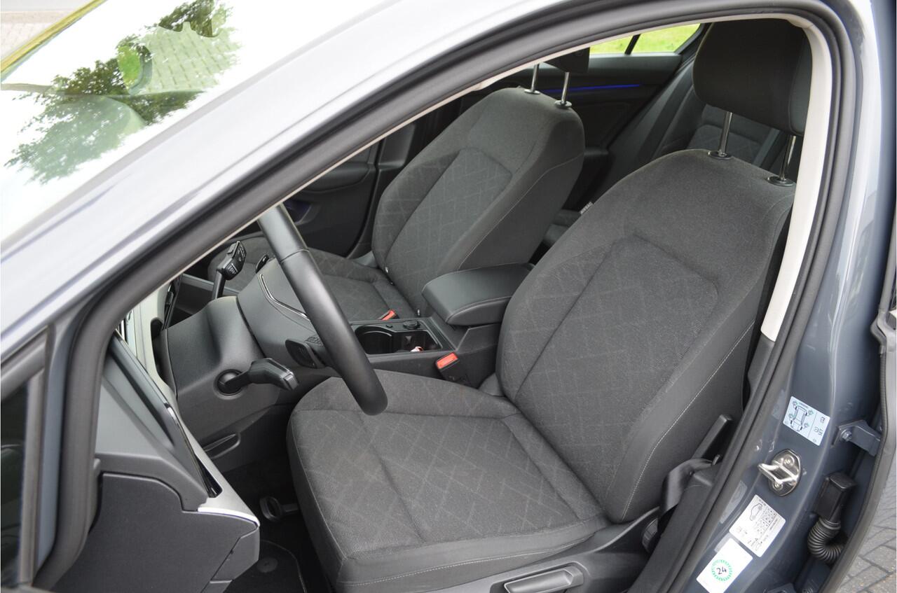 Volkswagen GOLF 1.0 eTSI Life Business Carplay | Stuur + Stoelverwarming | Adaptive Cruise | Virtual cockpit | Sfeerverlichting